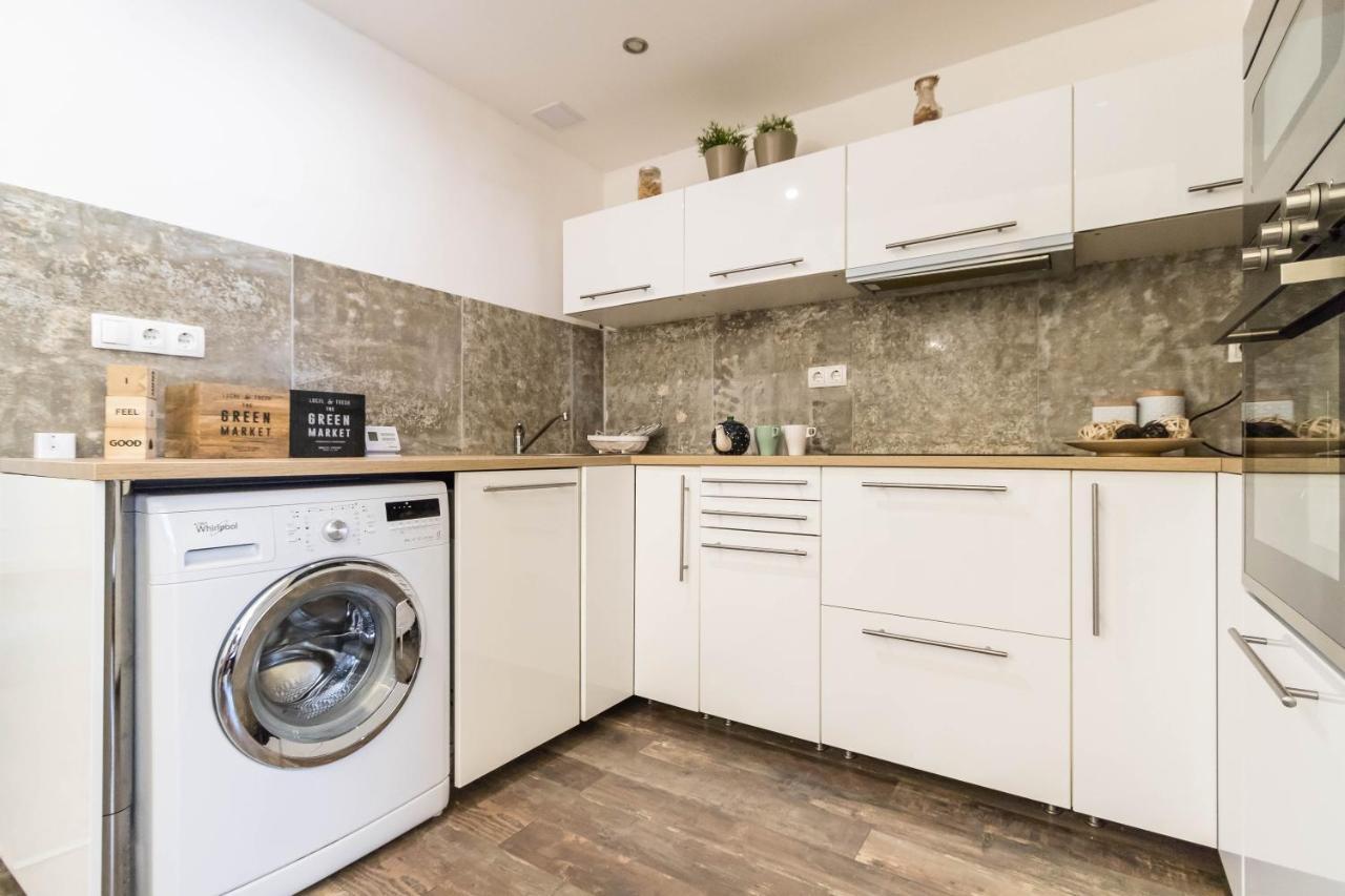 Katarina Apartment Blaha Square بودابست المظهر الخارجي الصورة
